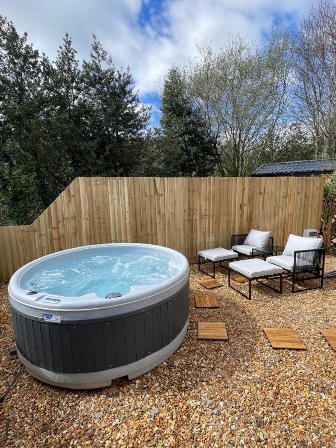 Dee Lodge With Private Hot Tub ランゴレン エクステリア 写真